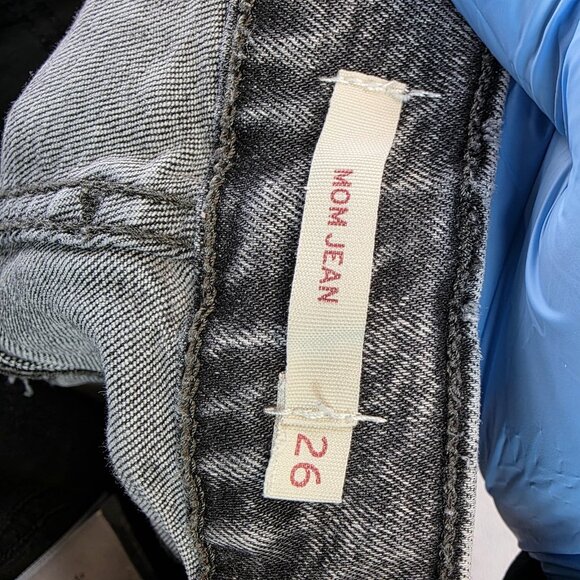 Levis Mom Jean Jeans Womens 26 Black Gray Acid Wash High Rise Button Fly Tapered - Picture 3 of 14